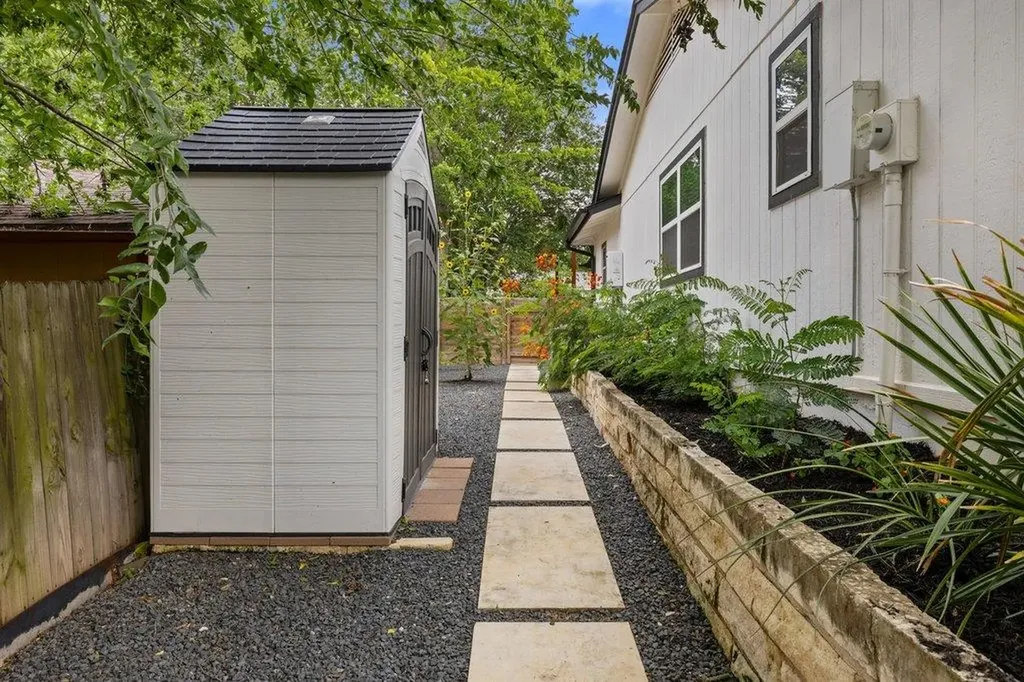 4805 Spring Meadow Cove Austin TX 78744