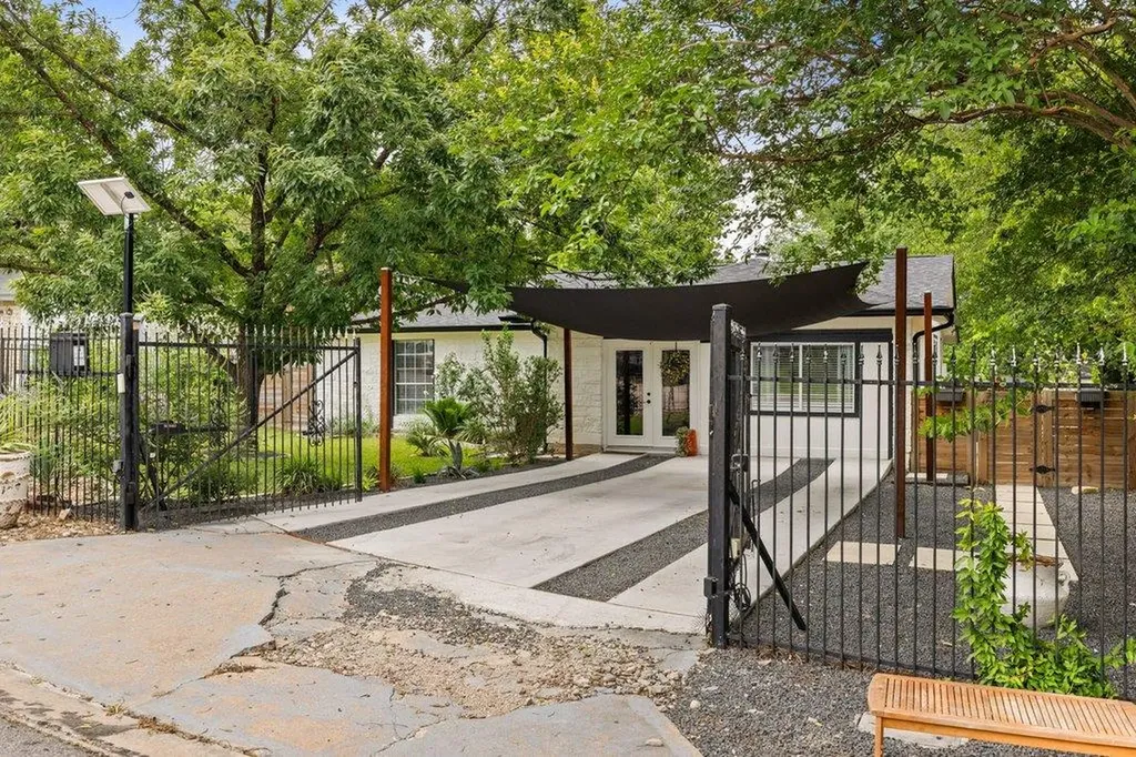 4805 Spring Meadow Cove Austin TX 78744