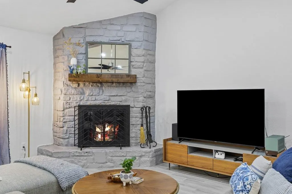 4805 Spring Meadow Cove Austin TX 78744