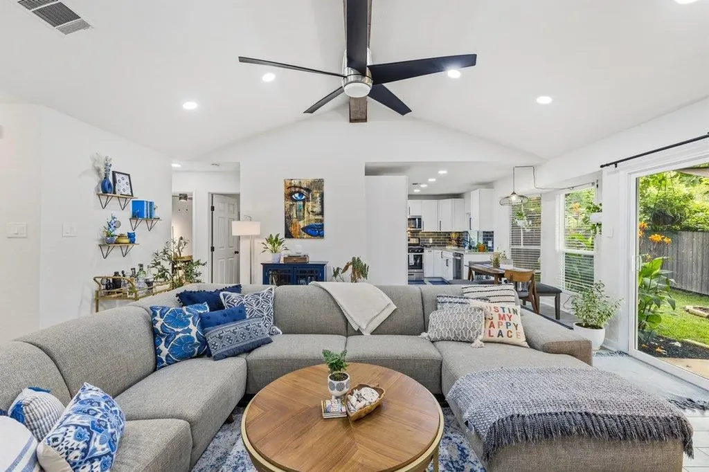 4805 Spring Meadow Cove Austin TX 78744