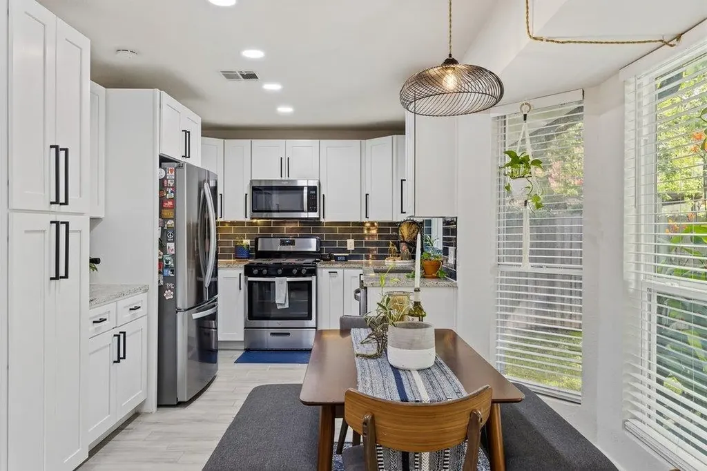 4805 Spring Meadow Cove Austin TX 78744