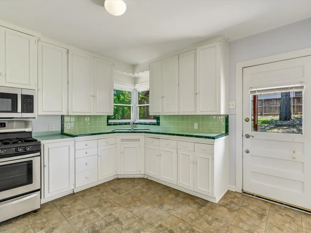 2323 Hartford Road Austin TX 78703