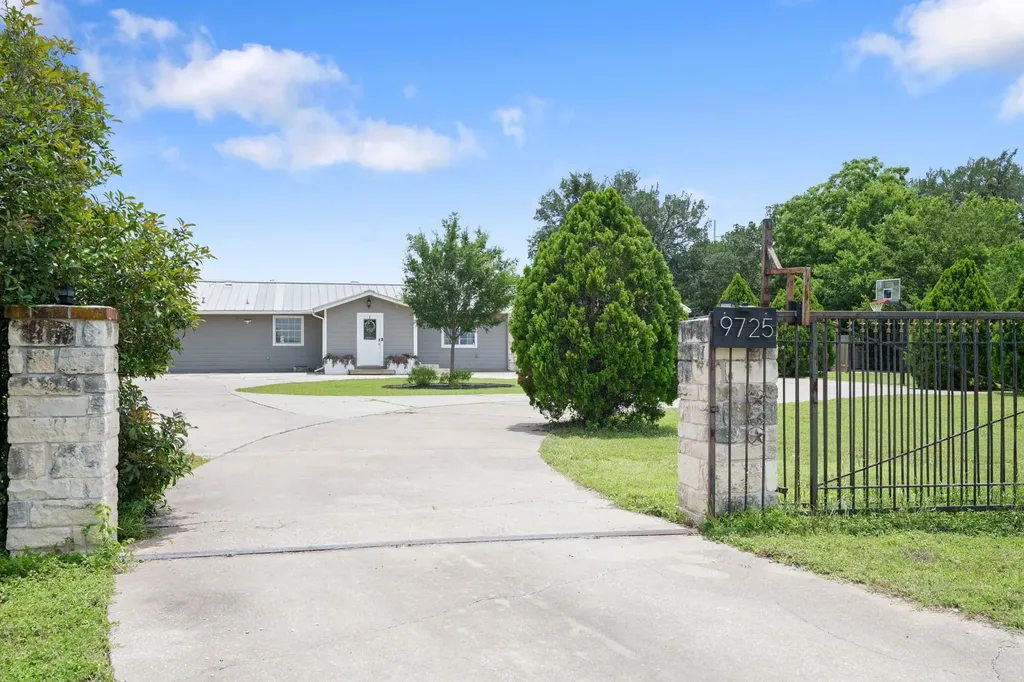 9725 Bock Road Buda TX 78610