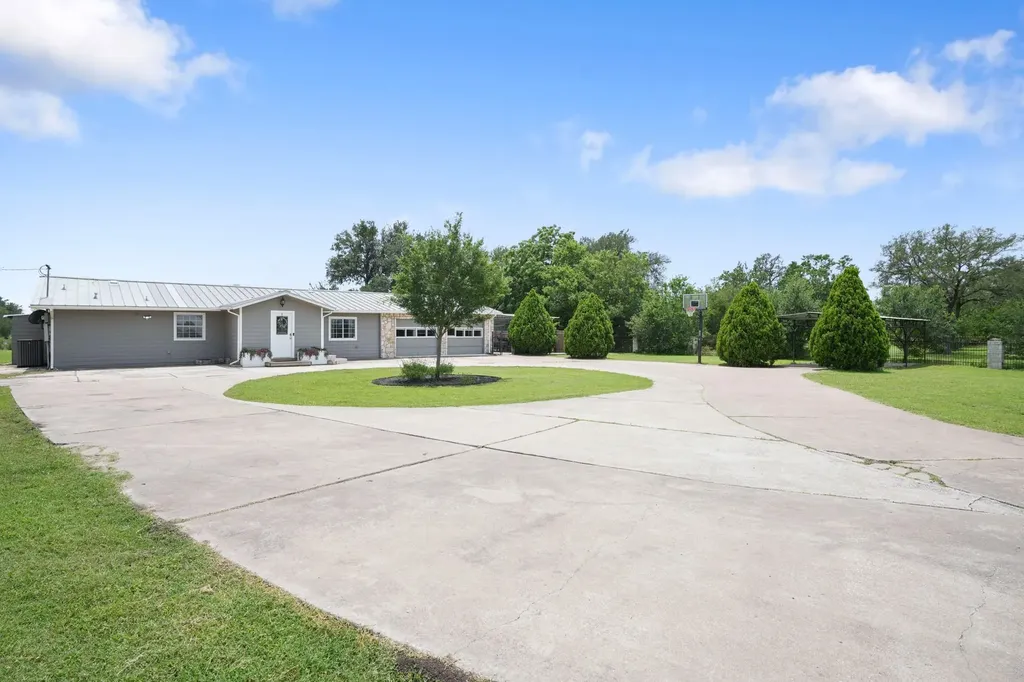 9725 Bock Road Buda TX 78610