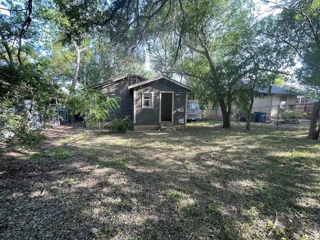 3208 E 16th Street Austin TX 78721