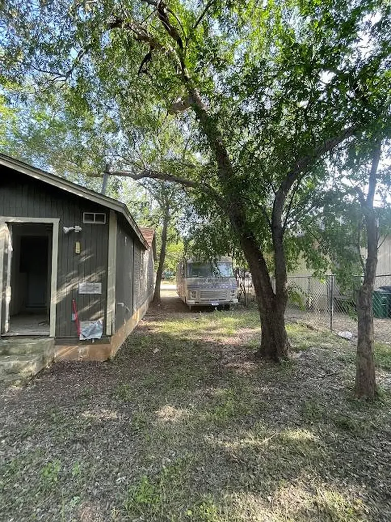 3208 E 16th Street Austin TX 78721
