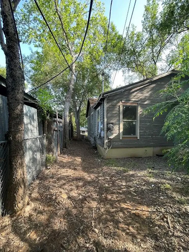 3208 E 16th Street Austin TX 78721