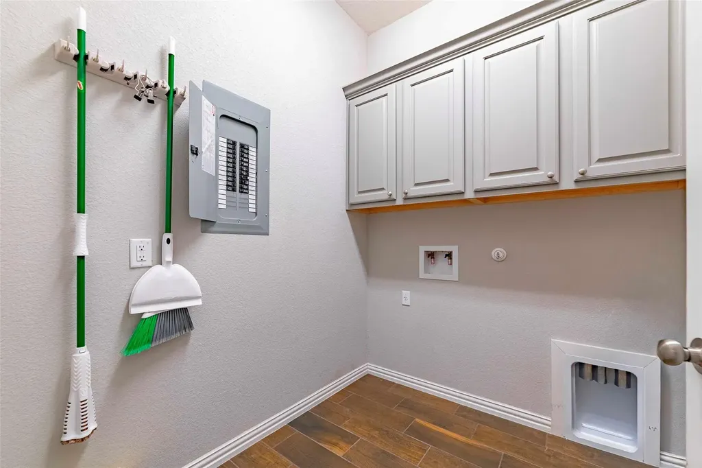 206 Cartwheel Bend Austin TX 78738