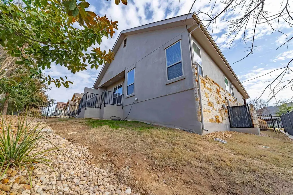 206 Cartwheel Bend Austin TX 78738