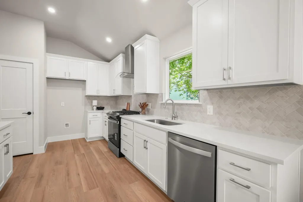 8802 Ampezo Trail Austin TX 78749