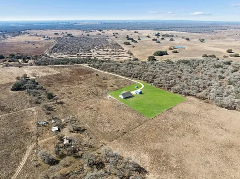 5476 County Road 427 Stockdale TX 78160