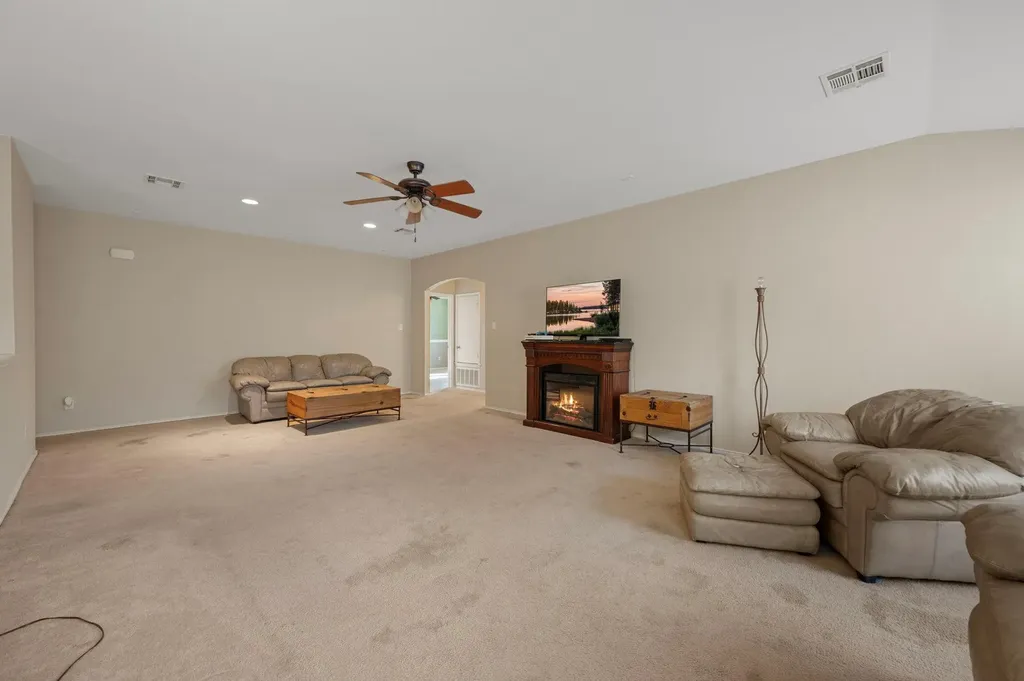 17813 Floribundas Lane Elgin TX 78621