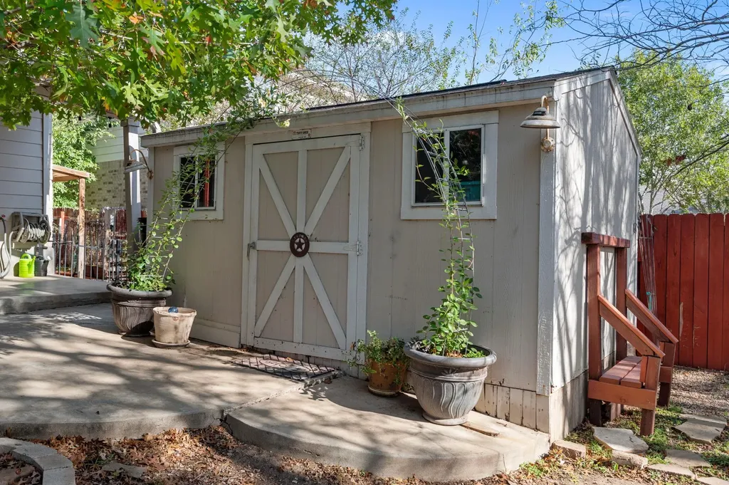 17813 Floribundas Lane Elgin TX 78621