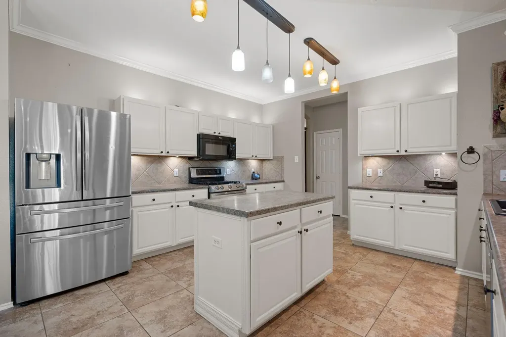 17813 Floribundas Lane Elgin TX 78621