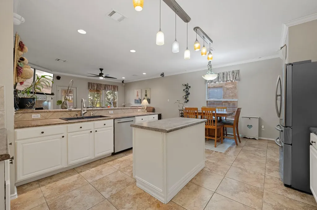 17813 Floribundas Lane Elgin TX 78621