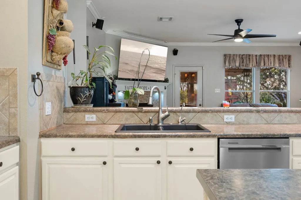 17813 Floribundas Lane Elgin TX 78621