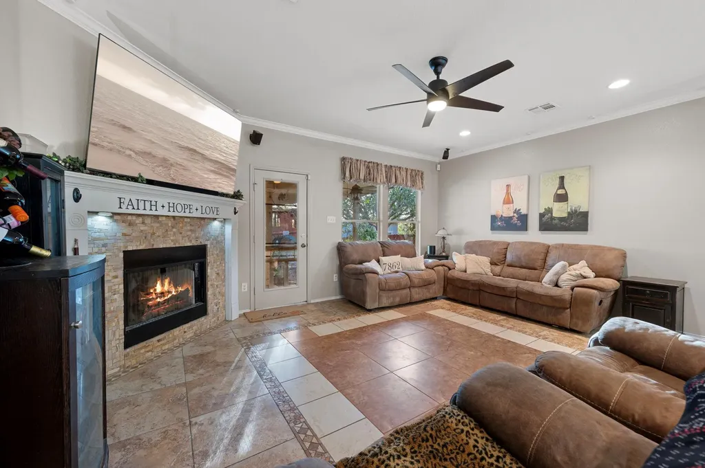 17813 Floribundas Lane Elgin TX 78621