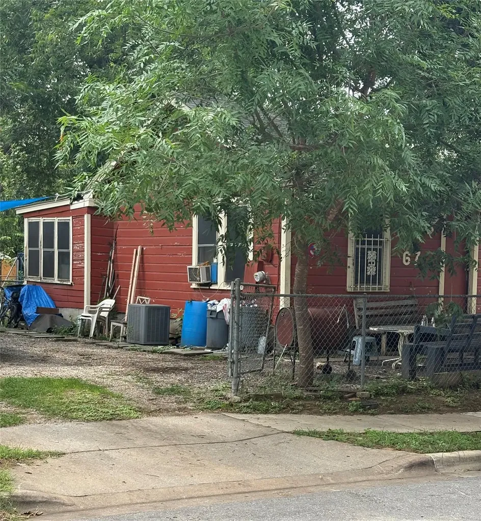 67 Anthony Street Austin TX 78702