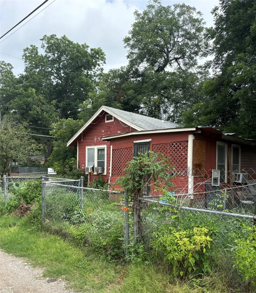 67 Anthony Street Austin TX 78702