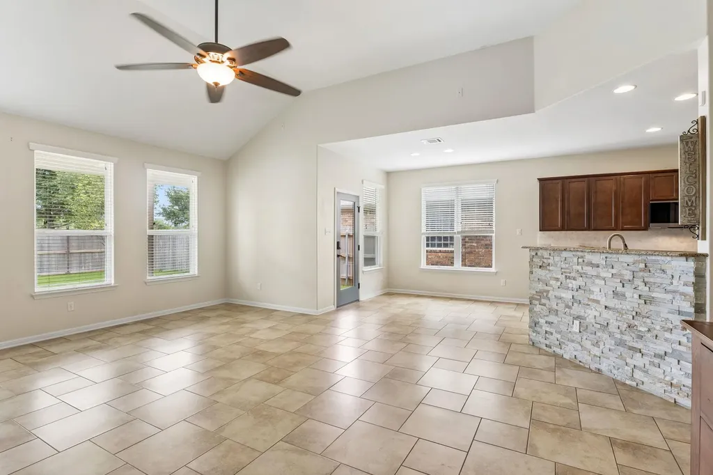 250 Mystic Hollow Buda TX 78610