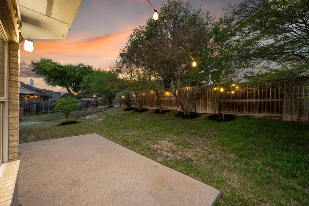 1734 Chasewood Drive Austin TX 78727