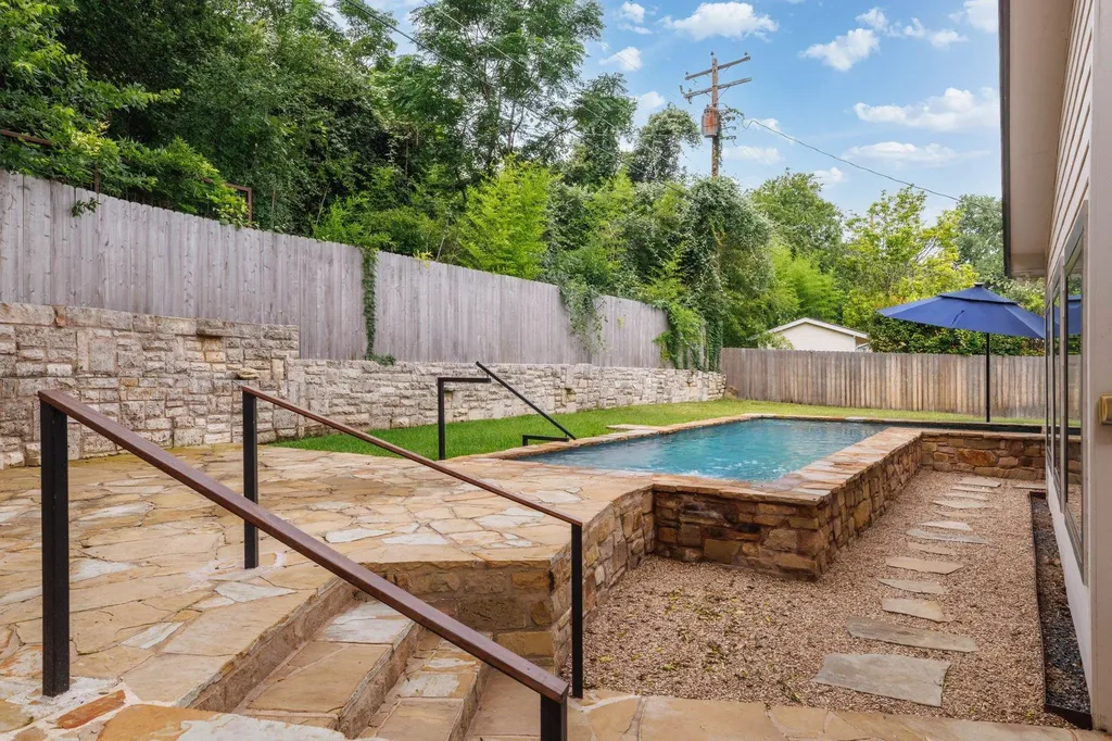 3511 Arrowhead Drive Austin TX 78731