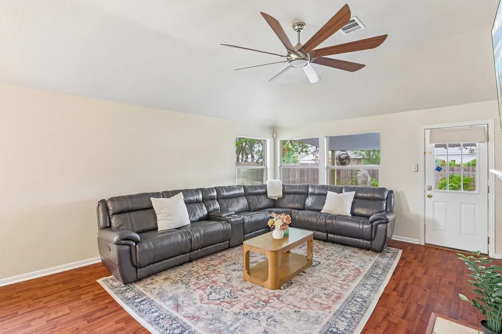 255 Paddington Drive Kyle TX 78640