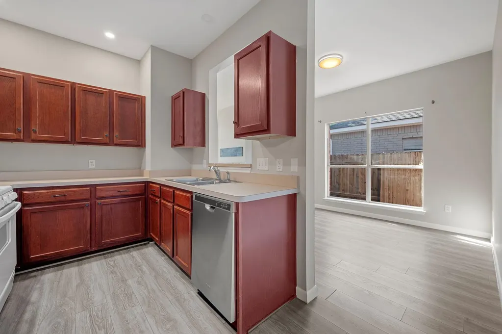 106 Shenandoah Trail Elgin TX 78621
