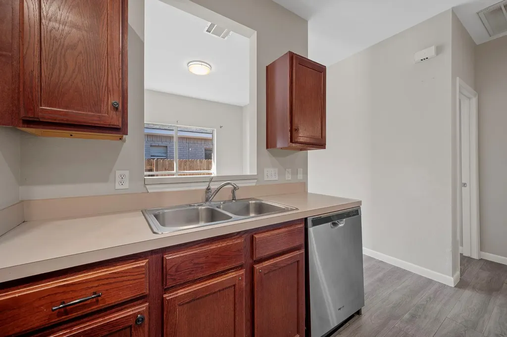 106 Shenandoah Trail Elgin TX 78621