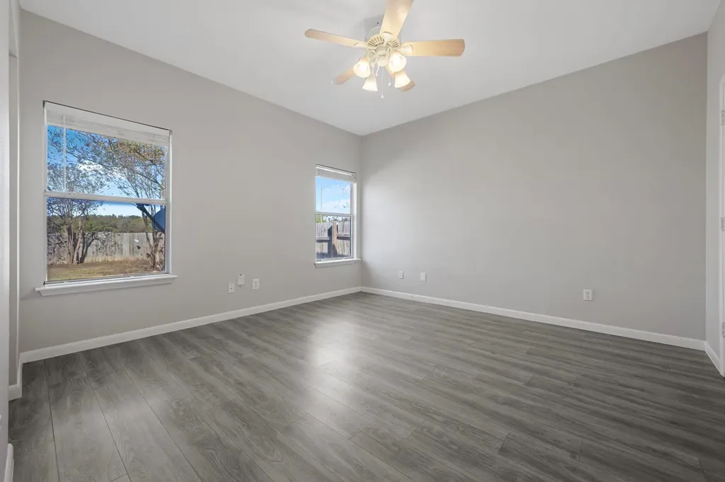 106 Shenandoah Trail Elgin TX 78621