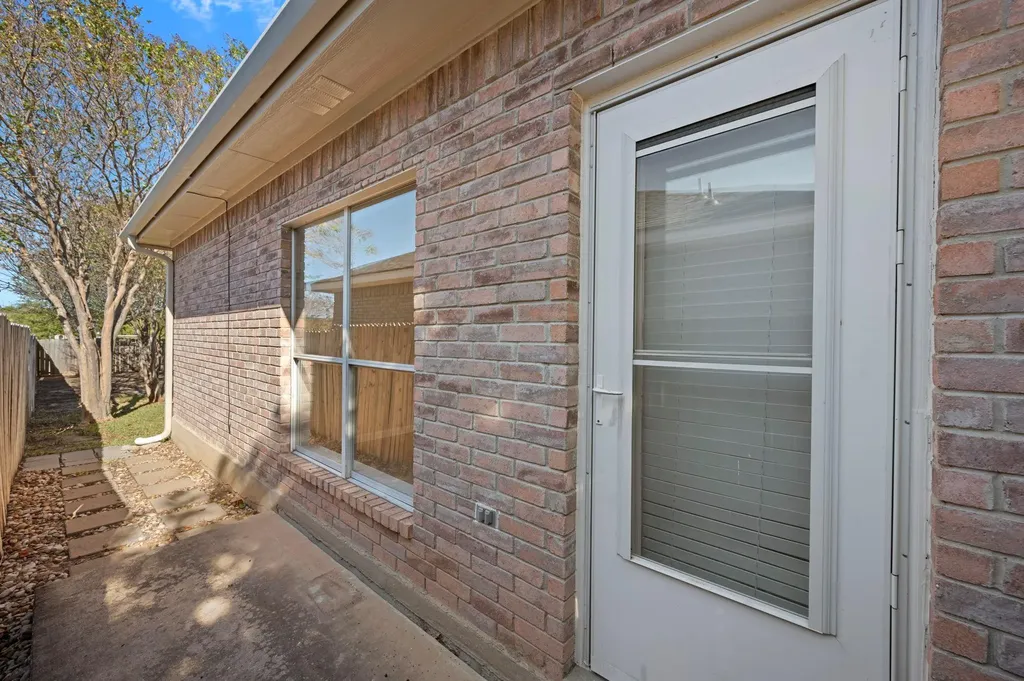 106 Shenandoah Trail Elgin TX 78621