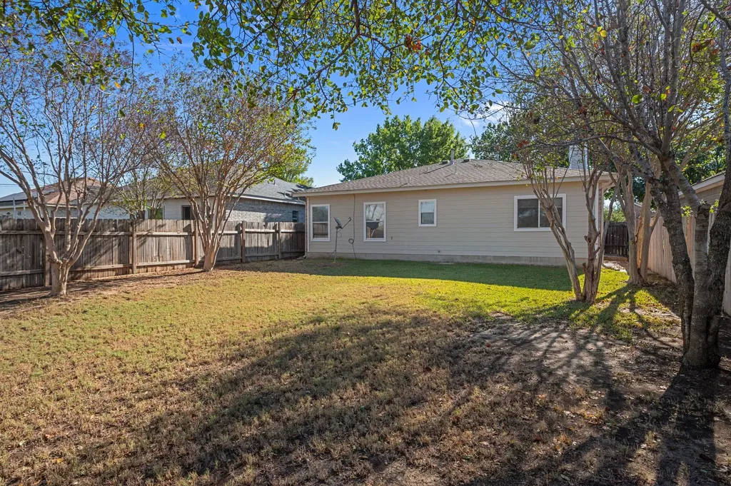 106 Shenandoah Trail Elgin TX 78621