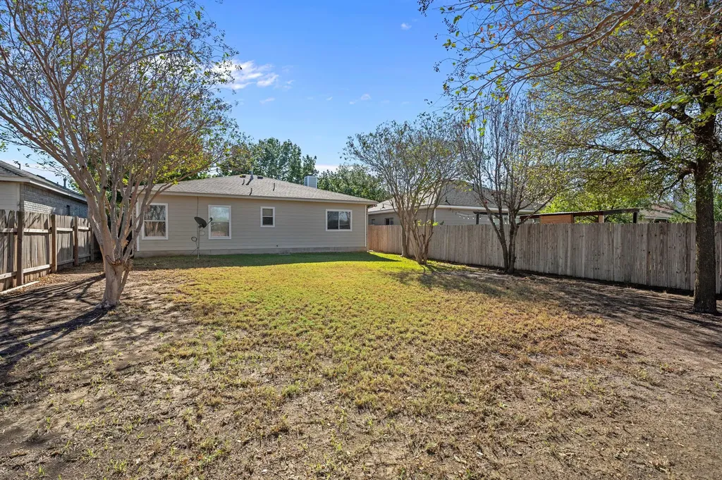 106 Shenandoah Trail Elgin TX 78621