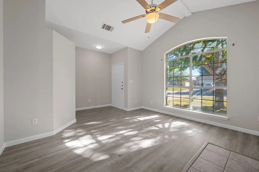 106 Shenandoah Trail Elgin TX 78621
