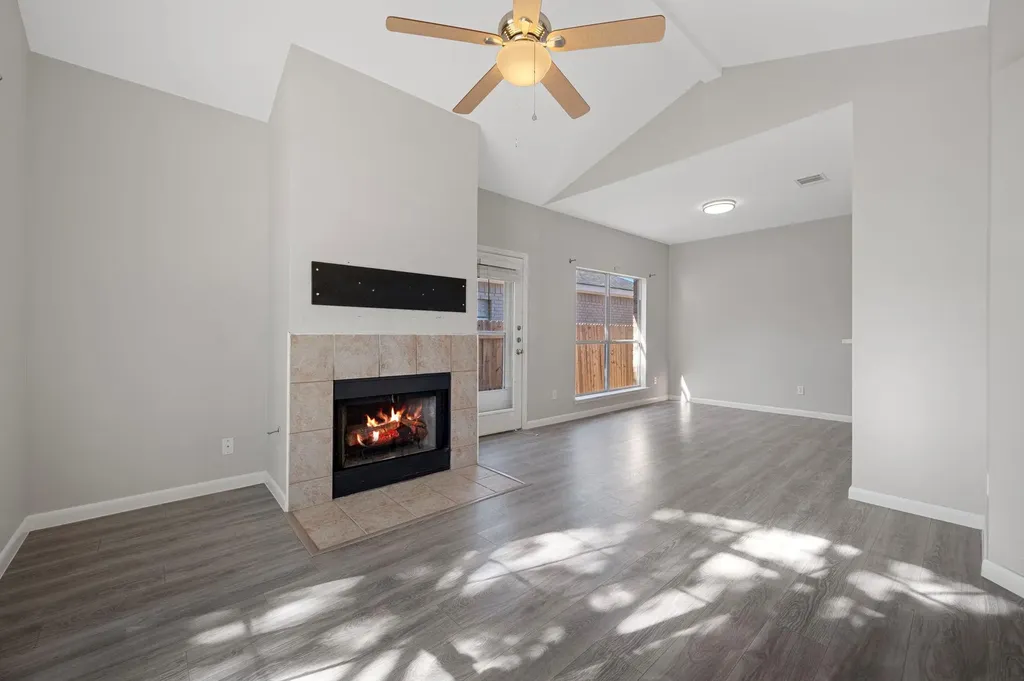 106 Shenandoah Trail Elgin TX 78621