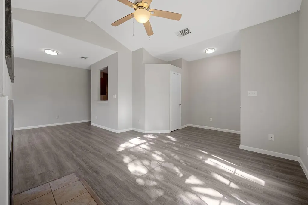 106 Shenandoah Trail Elgin TX 78621