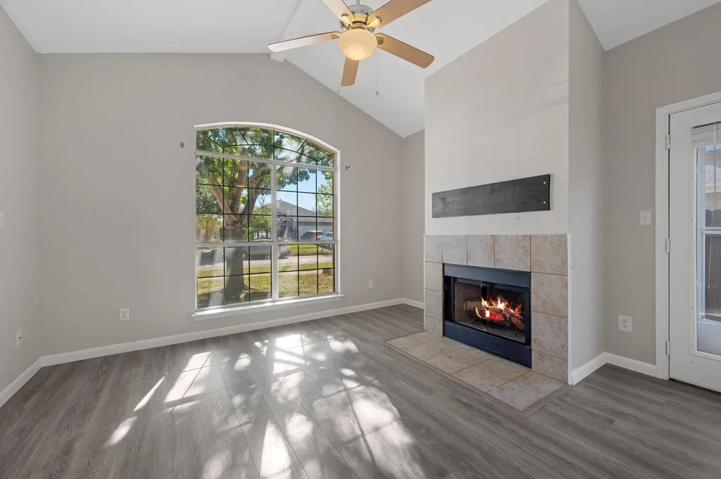 106 Shenandoah Trail Elgin TX 78621