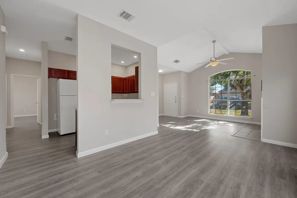 106 Shenandoah Trail Elgin TX 78621