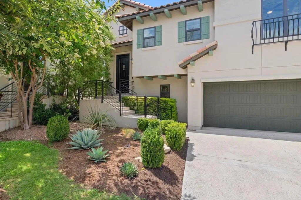 211 Honey Creek Court Austin TX 78738