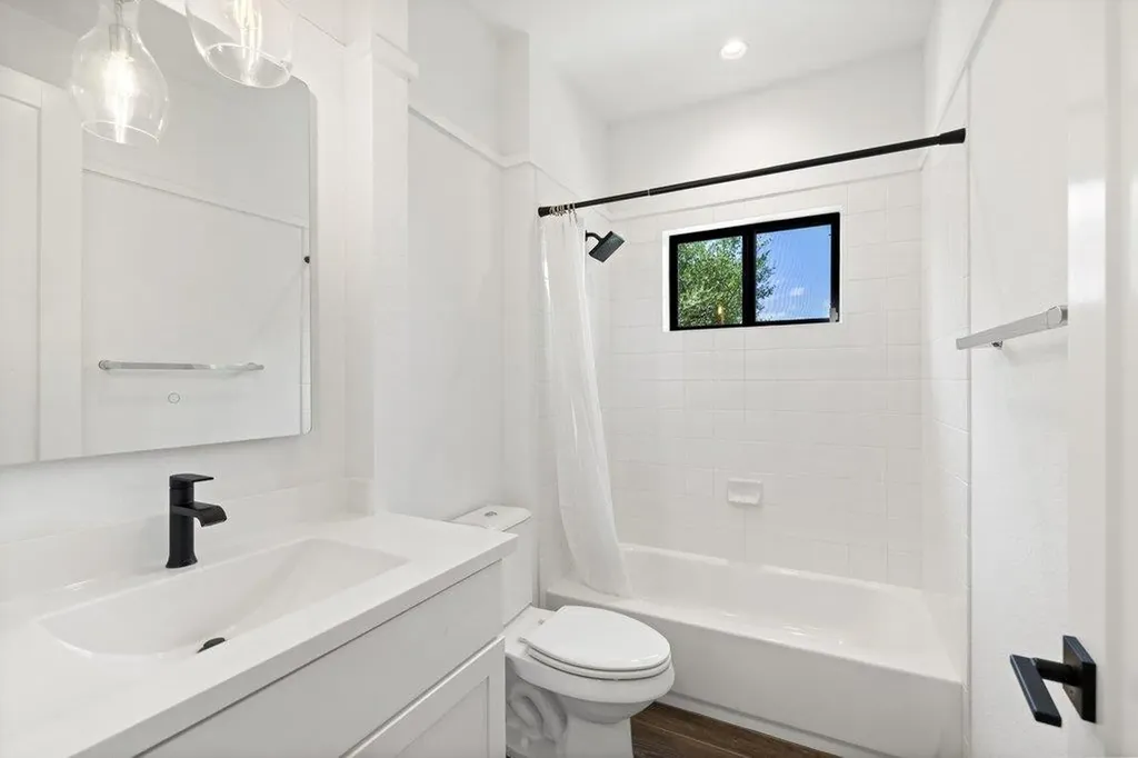 211 Honey Creek Court Austin TX 78738