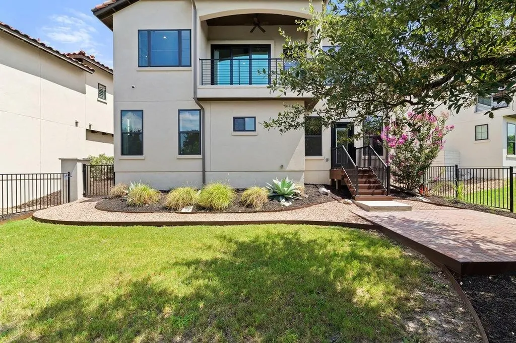 211 Honey Creek Court Austin TX 78738