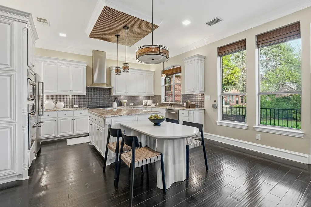 1917 Lakecliff Hills Lane Austin TX 78732