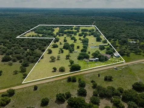 1009 Private Road 1024 Hallettsville TX 77964