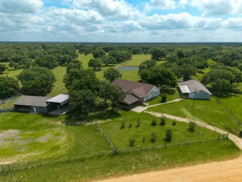 1009 Private Road 1024 Hallettsville TX 77964