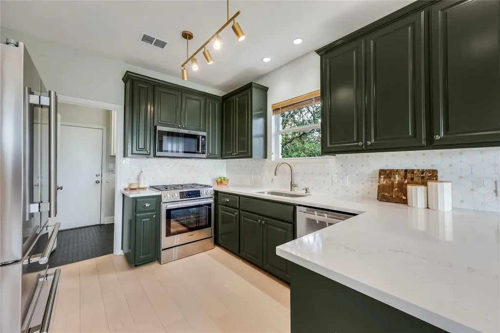 6403 Copperlily Cove Austin TX 78759