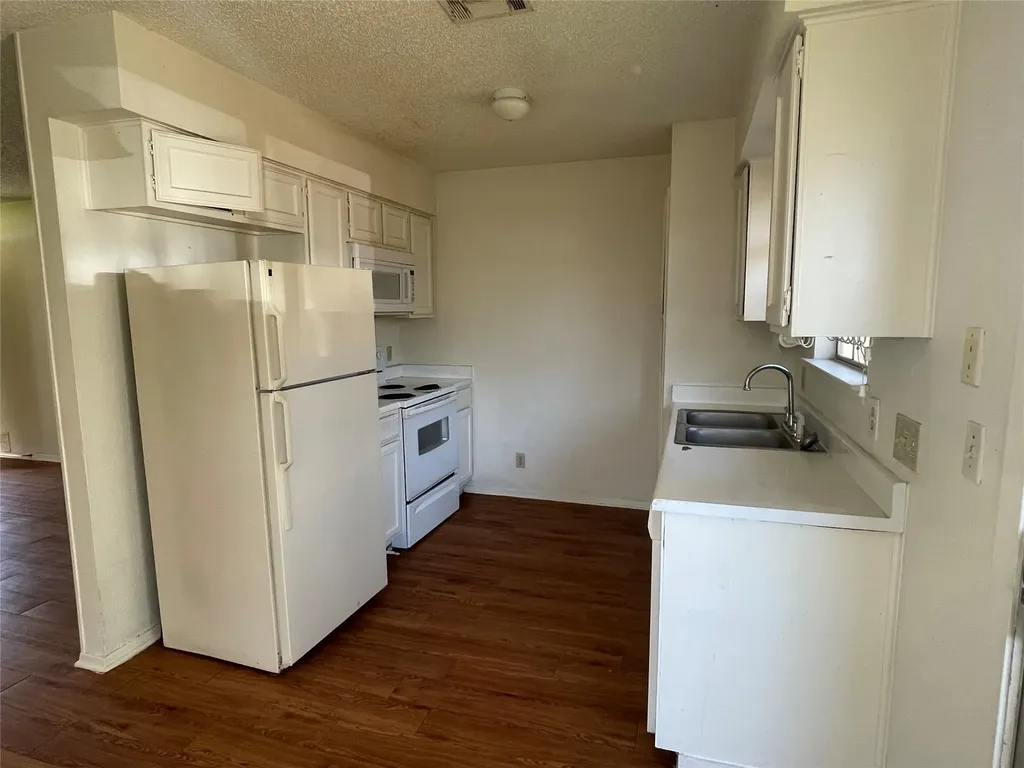 2200 Granberry Drive Austin TX 78745