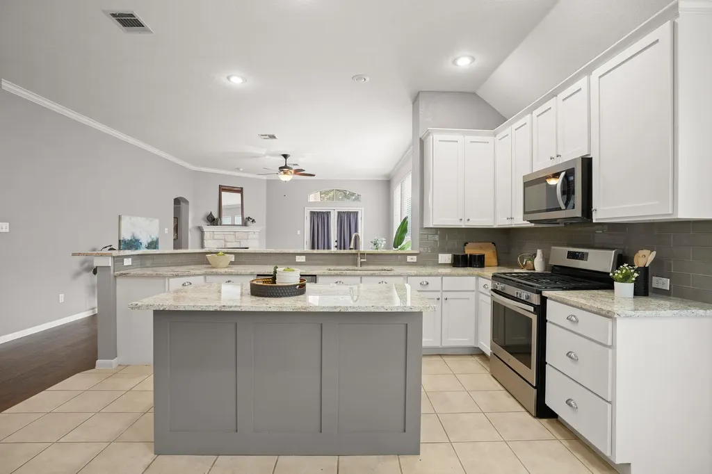 7008 W Magic Mountain Lane Round Rock TX 78681