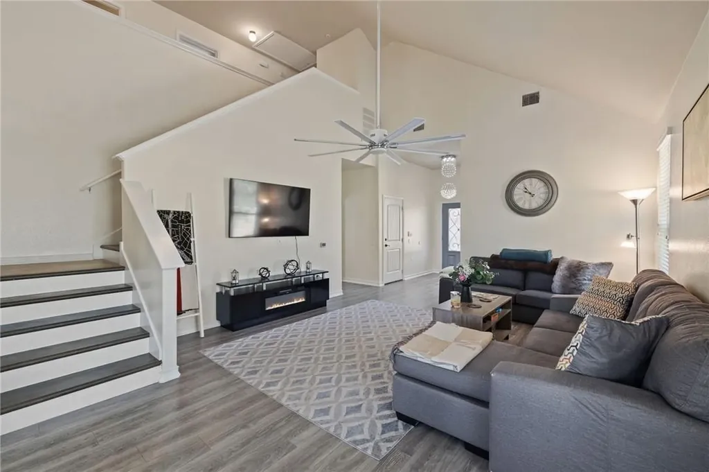 10113 Copper Ridge Cove Austin TX 78747