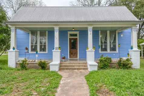 501 Burleson Street Smithville TX 78957