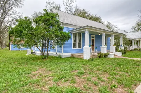 501 Burleson Street Smithville TX 78957